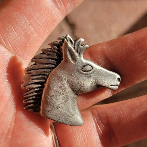 Vintage silver horse head AJRCO equestrian brooch or pin - Picture 16 of 16
